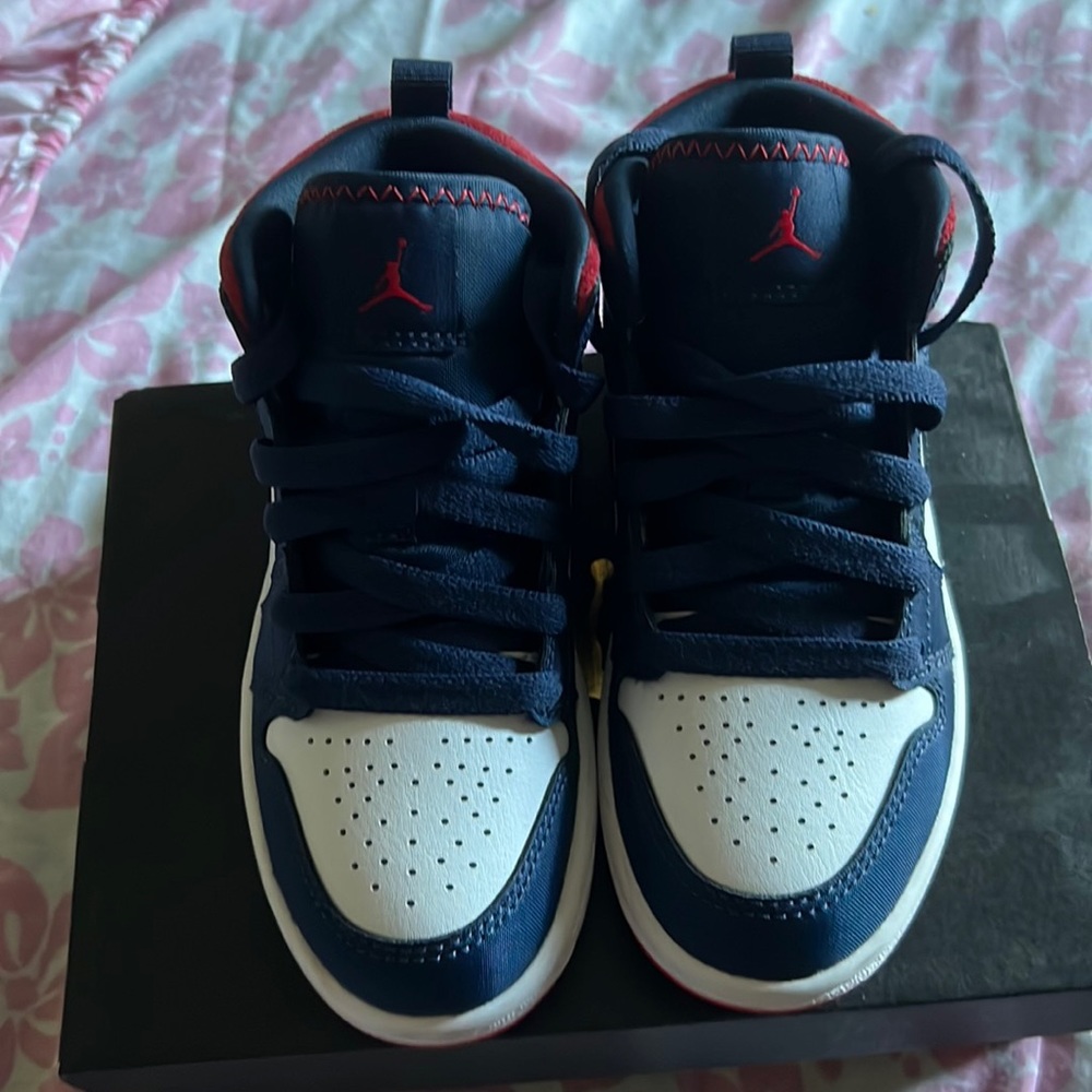 Preschool size Jordan 1 mid SE